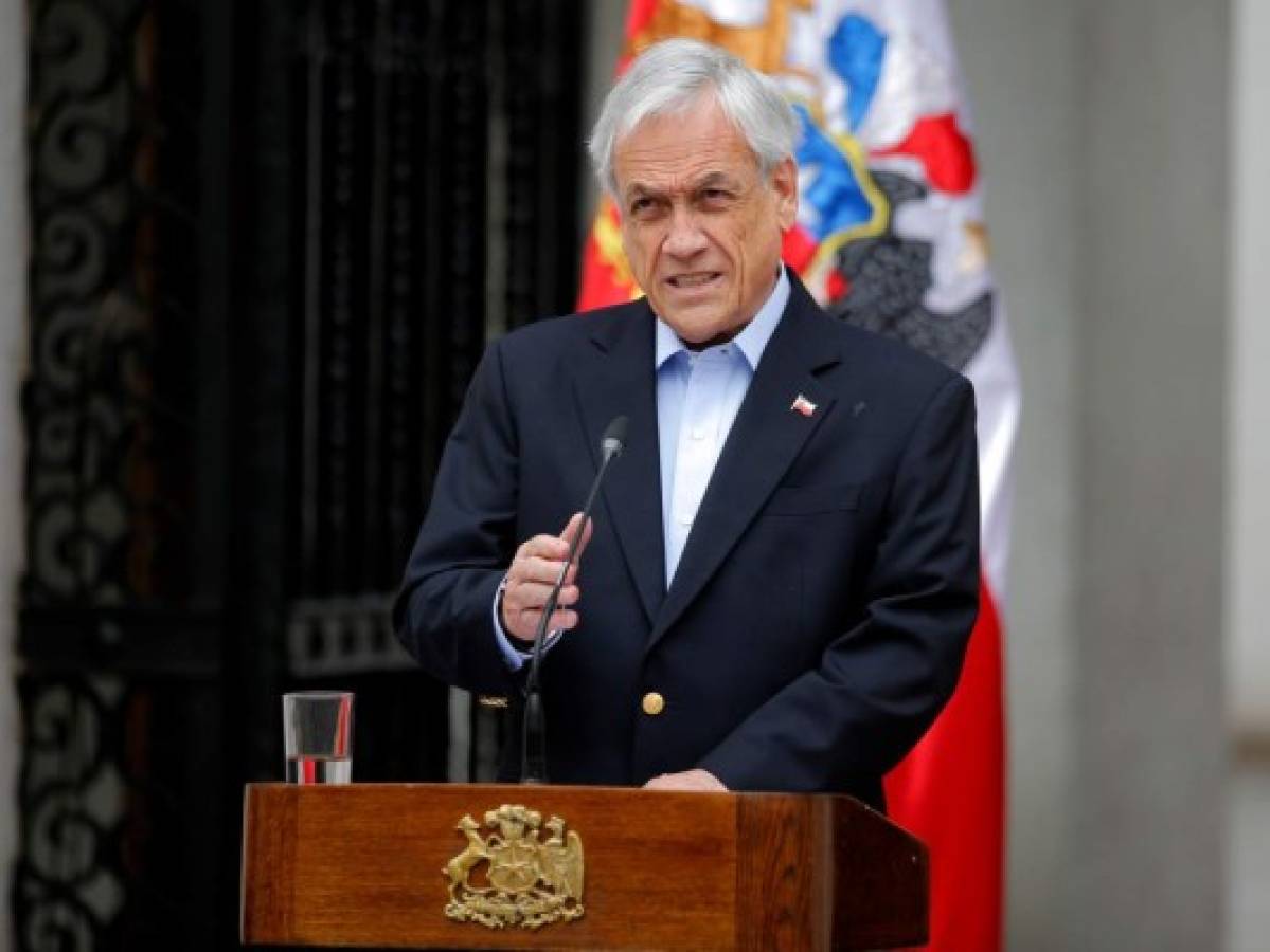 Piñera firma decretos y levanta estado de emergencia en Chile