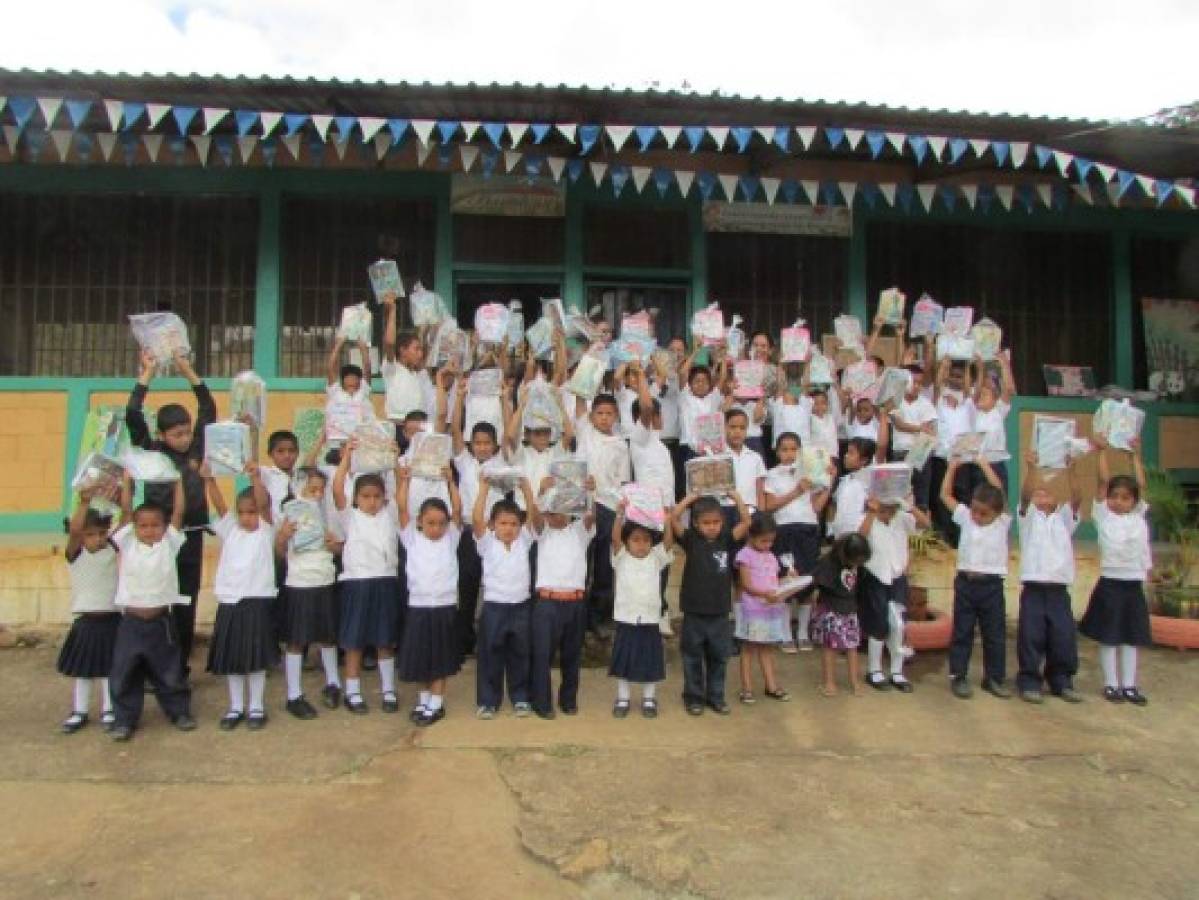 Apoyamos la educación de los niños en El Piñonal y Barcelona en Danlí, El Paraíso