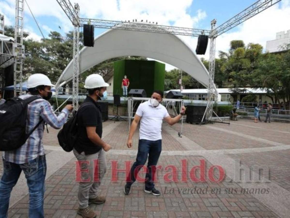 Al menos 600 sillas para invitados serán instaladas en el Parque Central. Foto: David Romero/El Heraldo