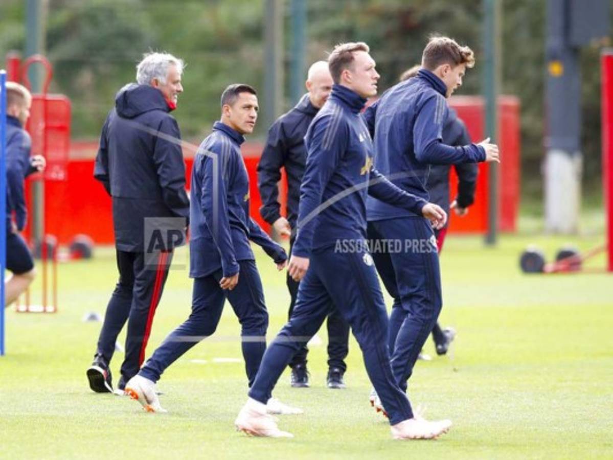 Manchester United y José Mourinho bajo presión reciben a Valencia