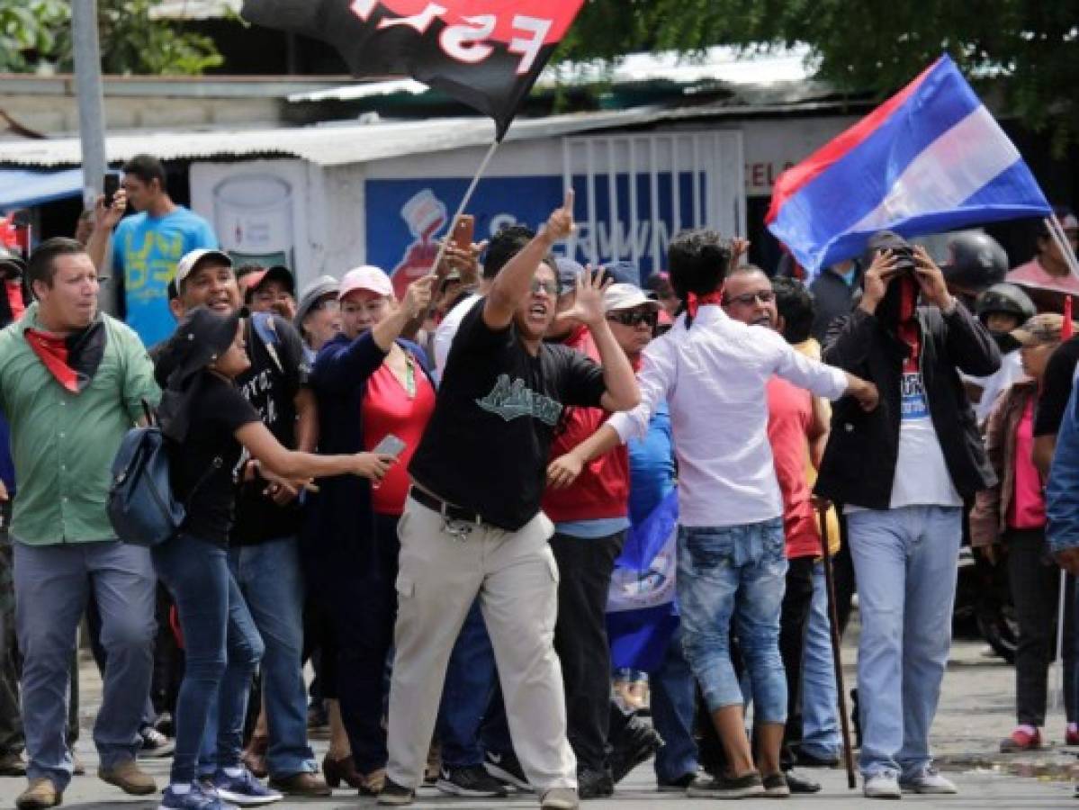 Policía de Nicaragua advierte a la oposición que sus manifestaciones son 'ilegales'  