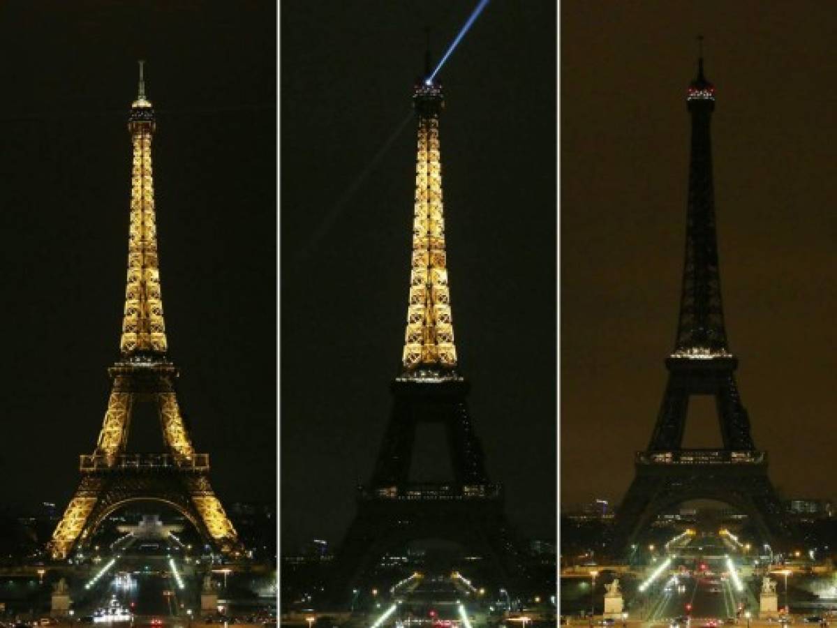 Esta combinación de imágenes muestra las luces de la Torre Eiffel que se oscurecen a medianoche en París para honrar a las víctimas asesinadas en un supermercado en el suroeste de Francia por un hombre que afirma ser leal al Estado islámico. Foto AFP