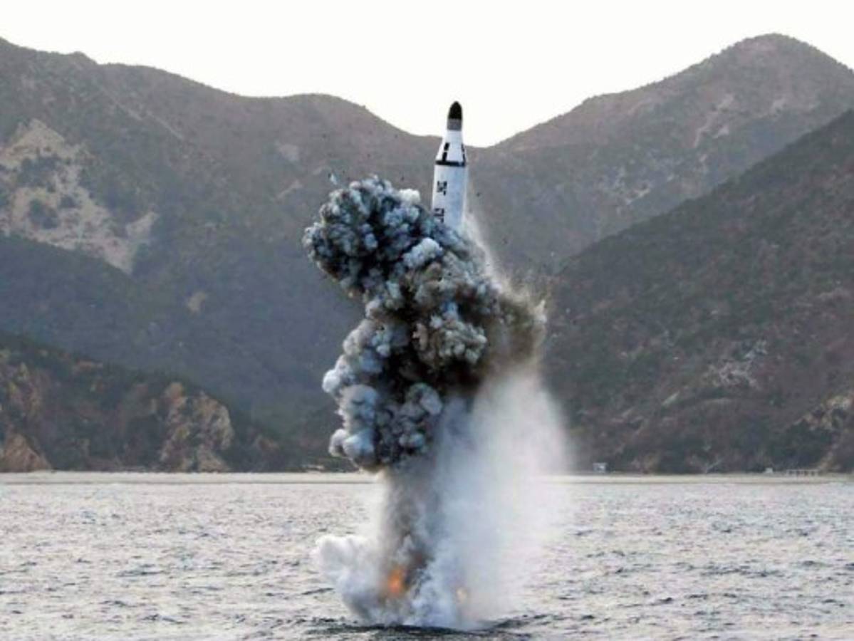 Corea del Norte disparó un misil balístico