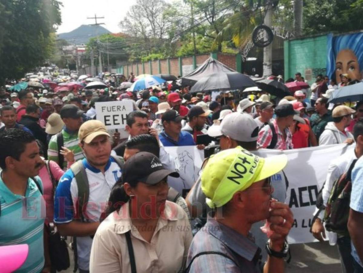 Nueva jornada de protestas paraliza varias regiones de Honduras