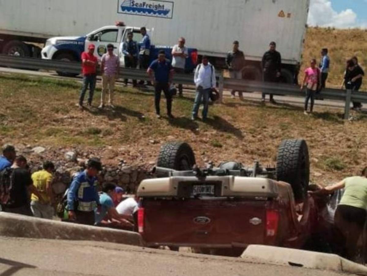 Reconocido cirujano sufrió aparatoso accidente en la carretera CA-5