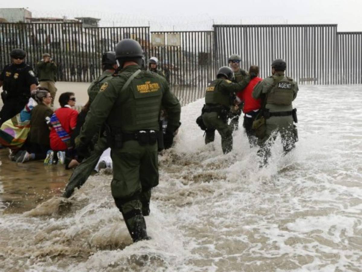 El blindaje y Trump no disuaden la migración: más familias hondureñas son detenidas en la frontera