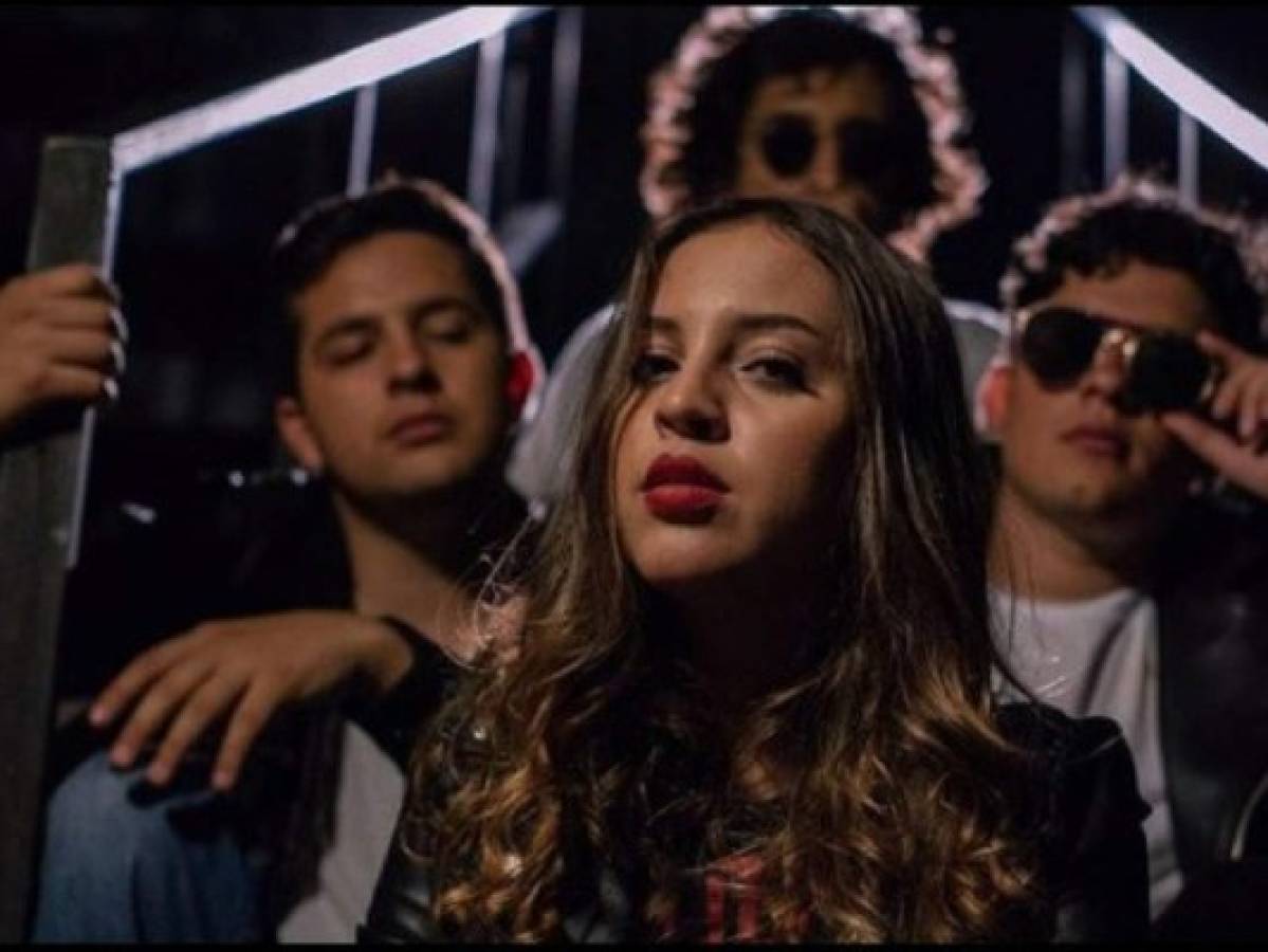 Daniel y Gabriel Fléfil junto a Eduardo Moreno y Miriam Isabel Lobo, quien también participa en el vídeo.