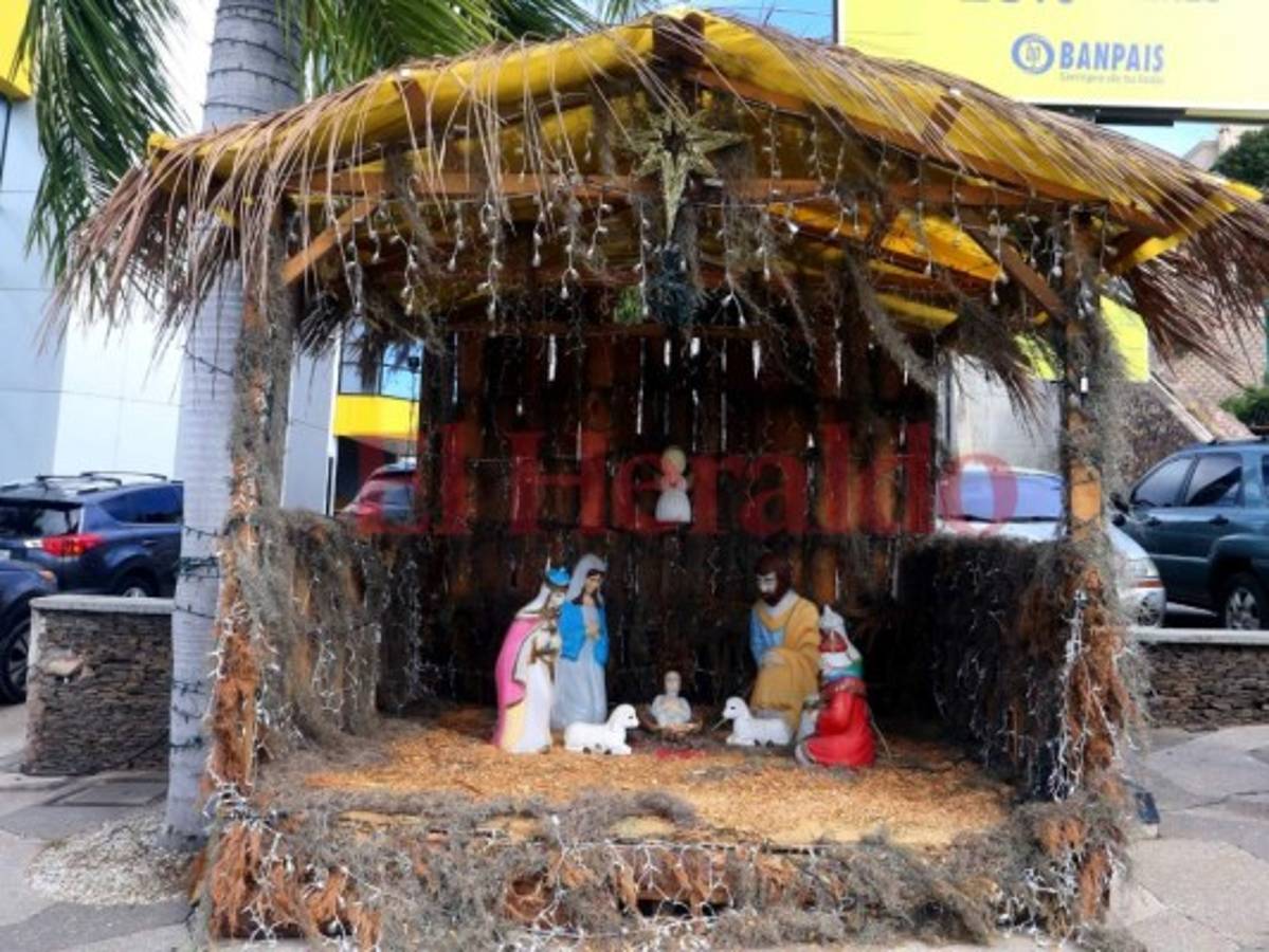 Este es el nacimiento que ha sido instalado en las afueras de Banpaís. Foto: Johnny Magallanes/EL HERALDO