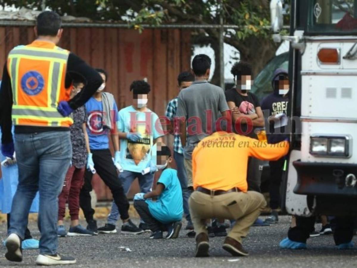 Llegan al país 136 hondureños que fueron deportados de México