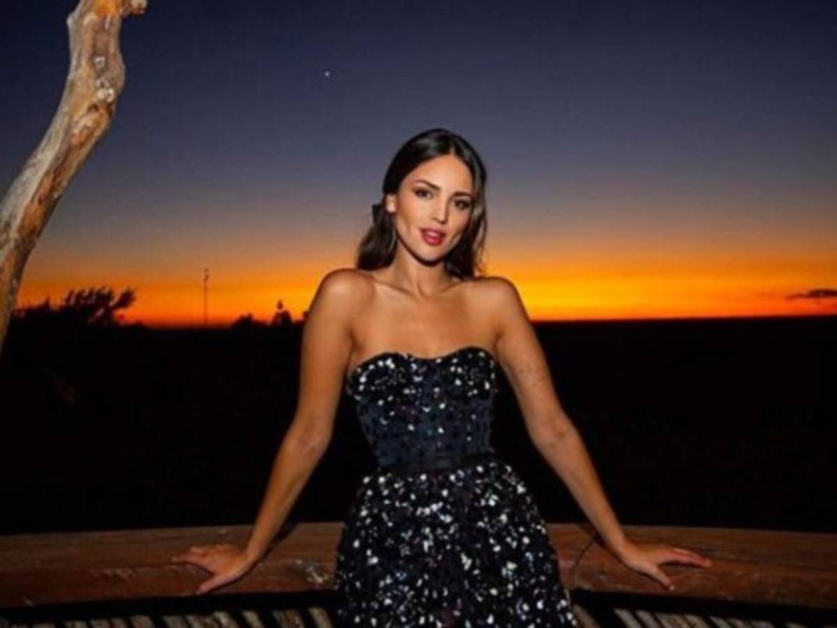 Eiza González posó junto a actores de 'Avengers' en el Super Bowl LIV