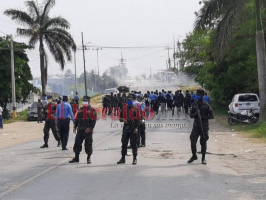 Por altas tarifas en el recibo de energía eléctrica protestan en Roatán