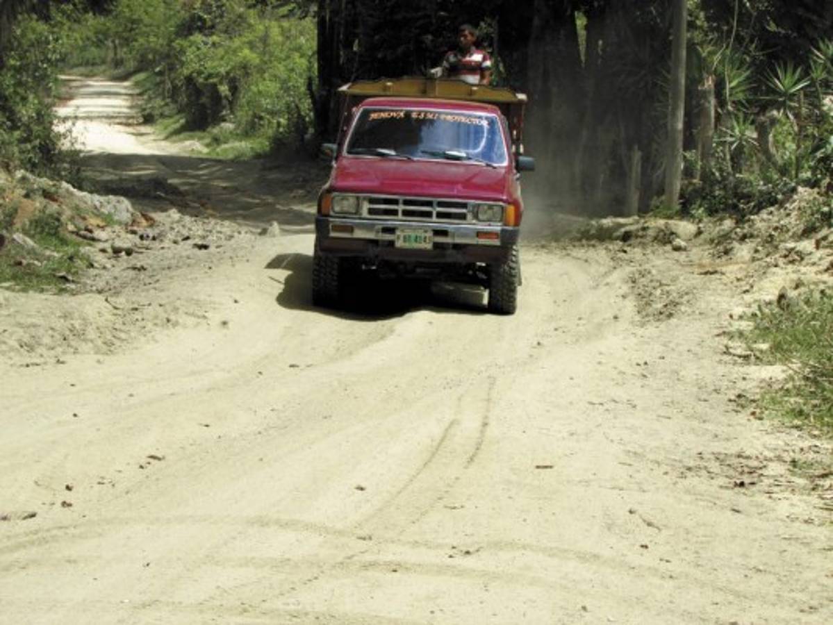 Inician estudio para reparar carretera que conduce a Trojes