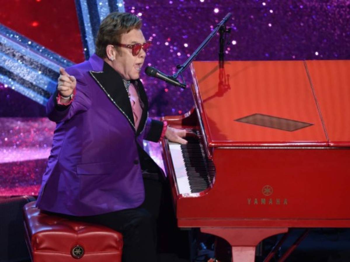 Elton John lanzará canciones inéditas en noviembre