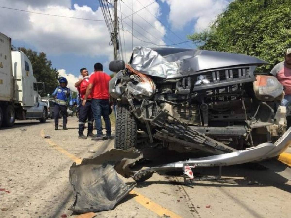 Choque entre pick up y busito deja cinco personas heridas en San Pedro Sula