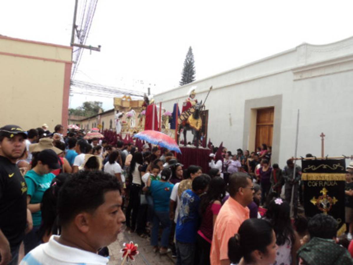 Comayagua vuelve a maravillar a propios y extraños con sus magníficas alfombras