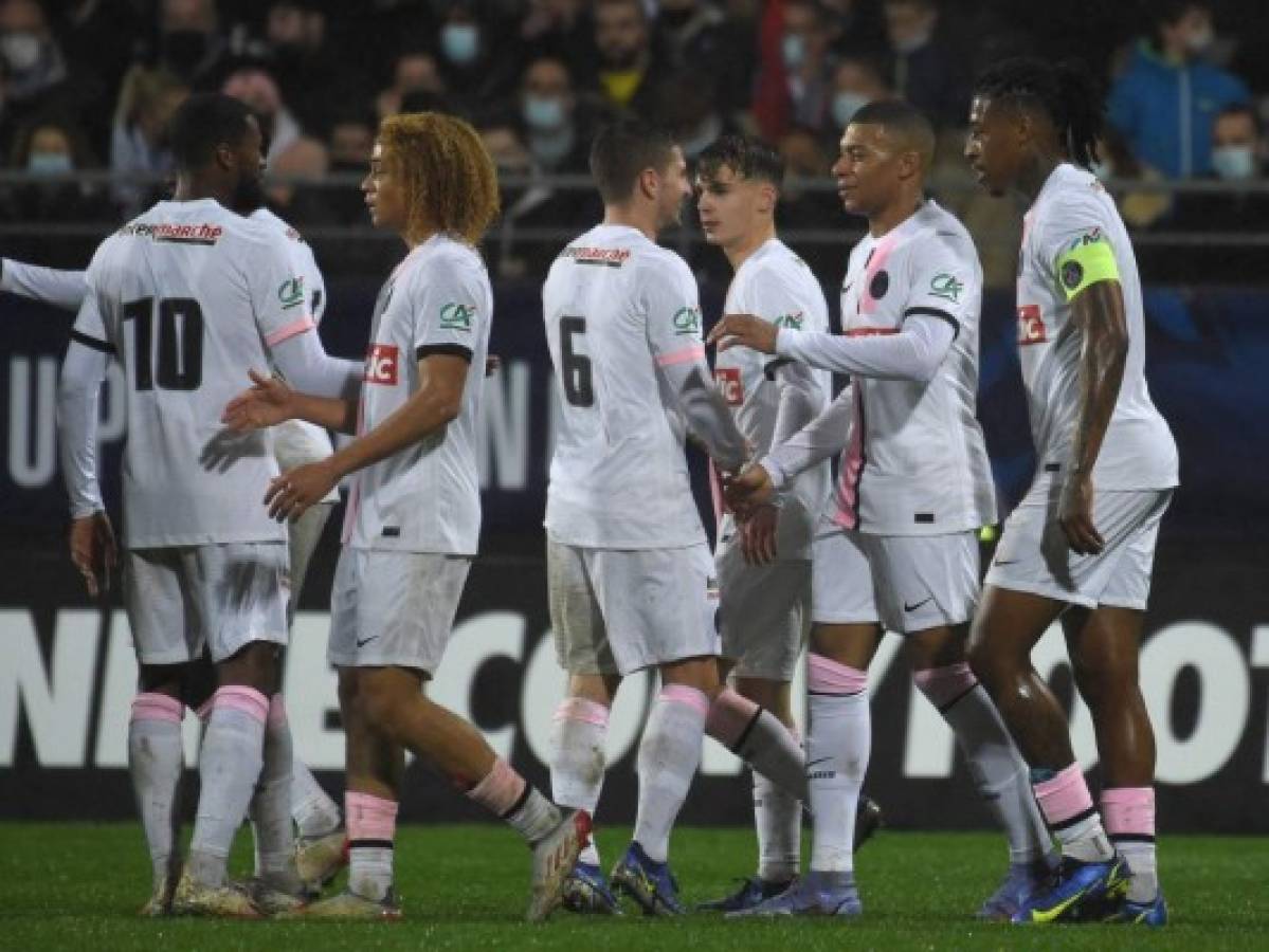 Un triplete de Mbappé catapulta al PSG a los octavos de la 'Coupe'