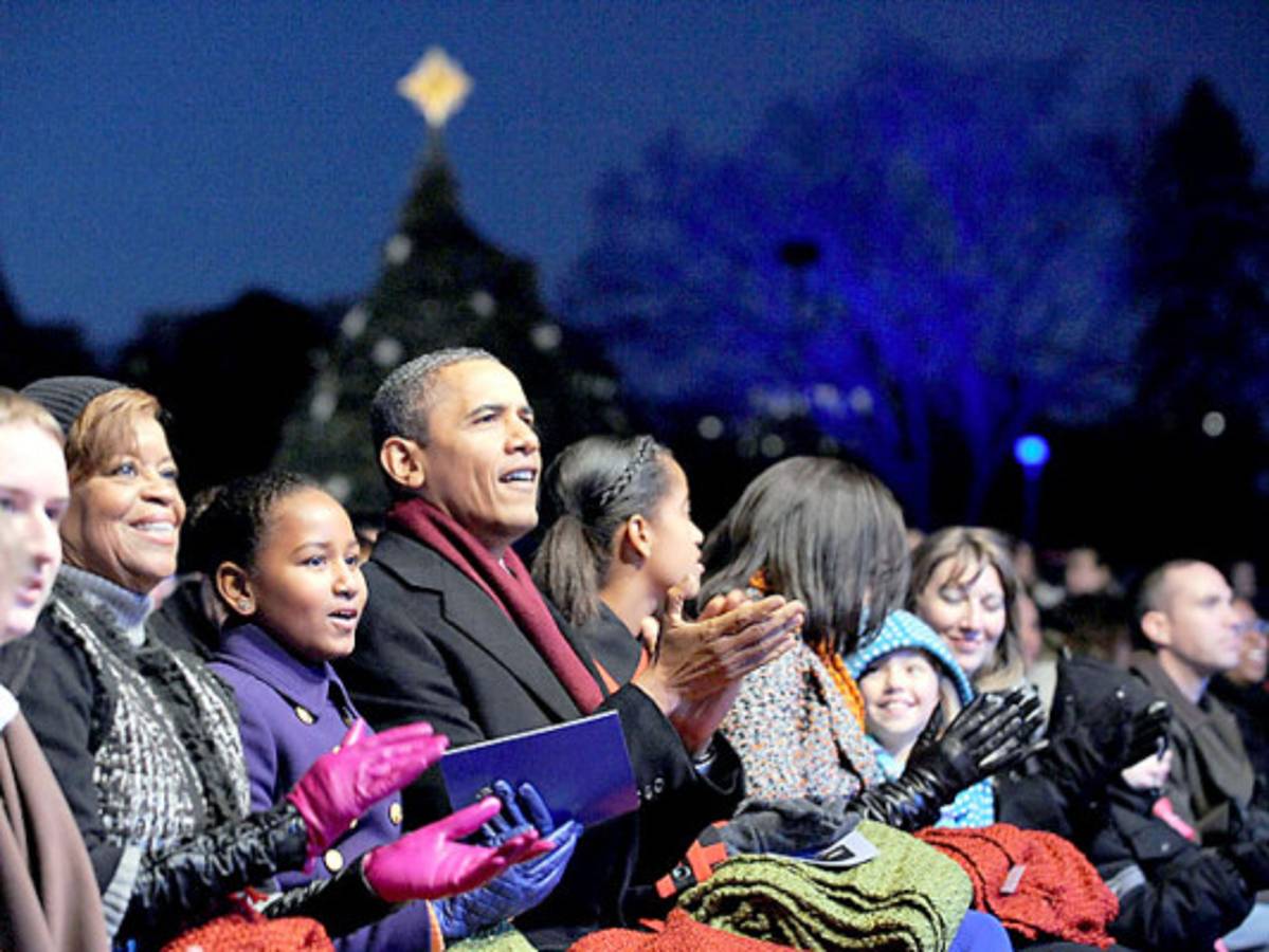 Los Obama iluminan árbol de Navidad