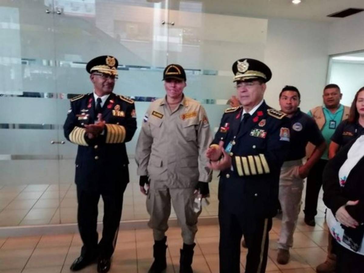 Bombero héroe Ever Velásquez regresa a Honduras para pasar Navidad con su familia