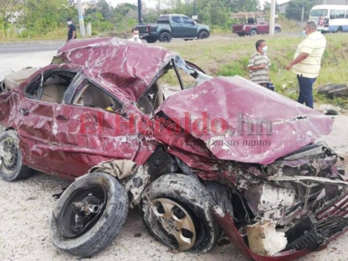 Cuatro personas heridas deja accidente enfrente de Las Uvas