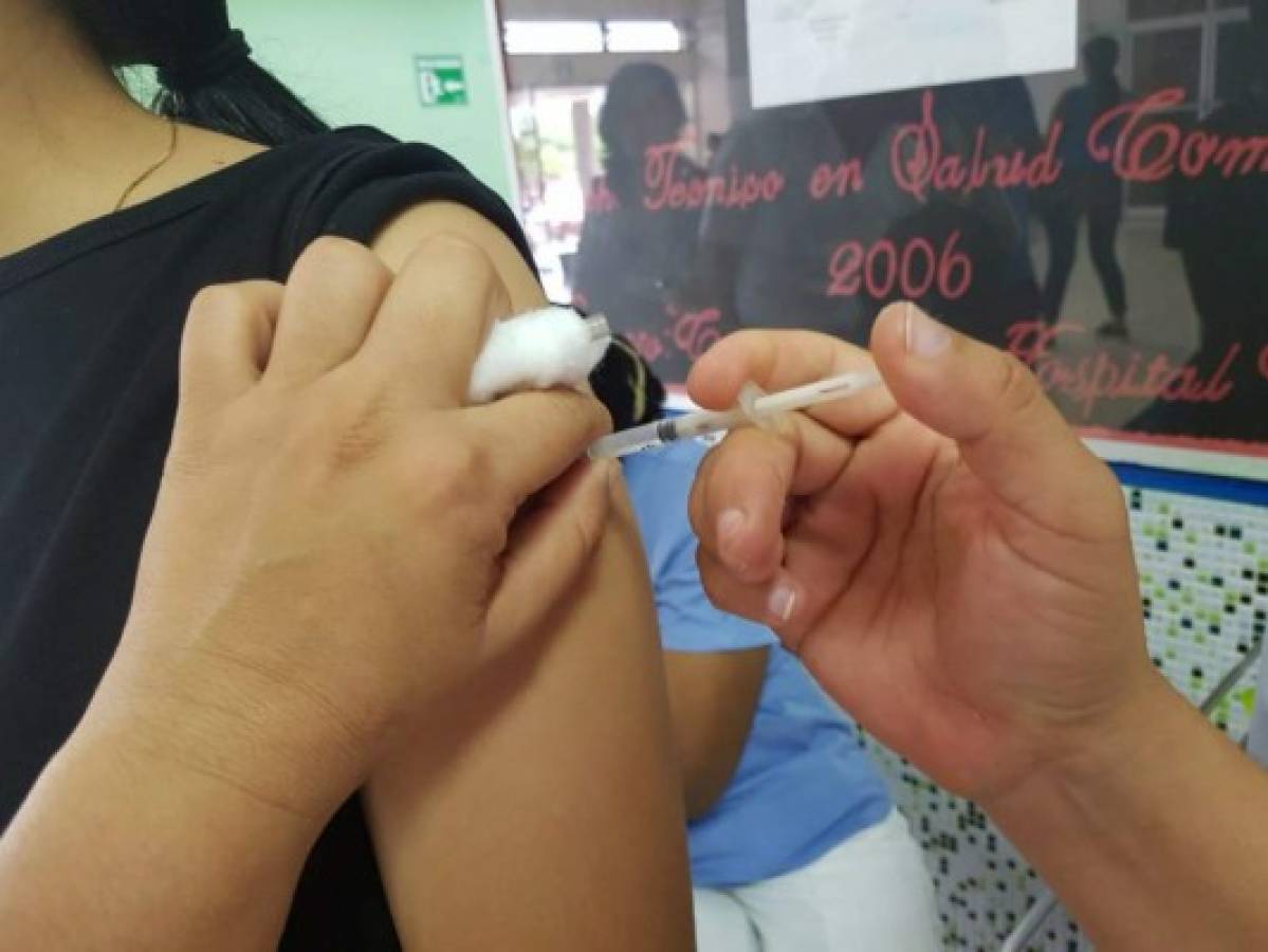 Continúa la jornada de vacunación contra la influenza en el Hospital Escuela Universitario