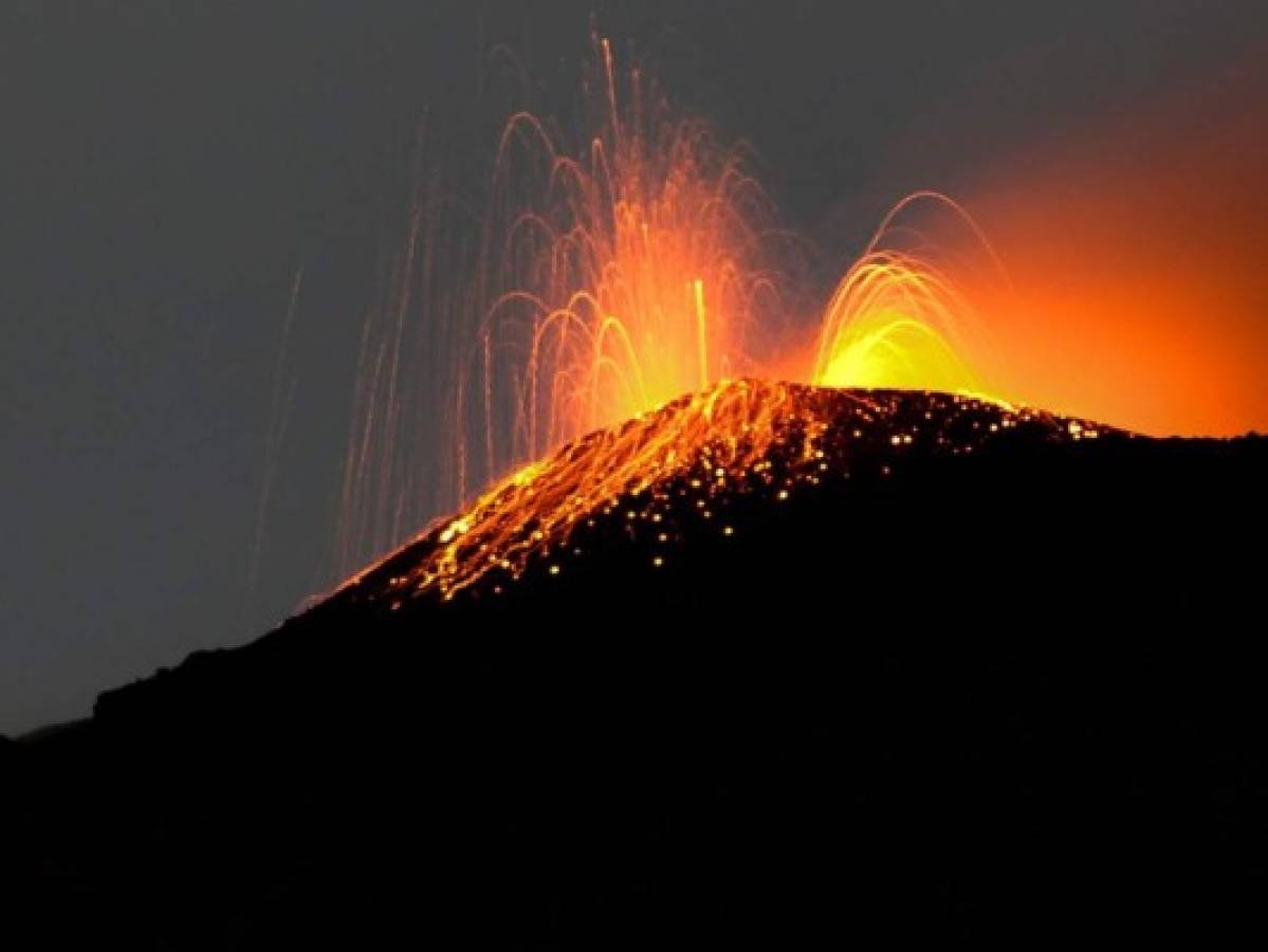 Guatemala vigila aumento de actividad volcánica del Pacaya 