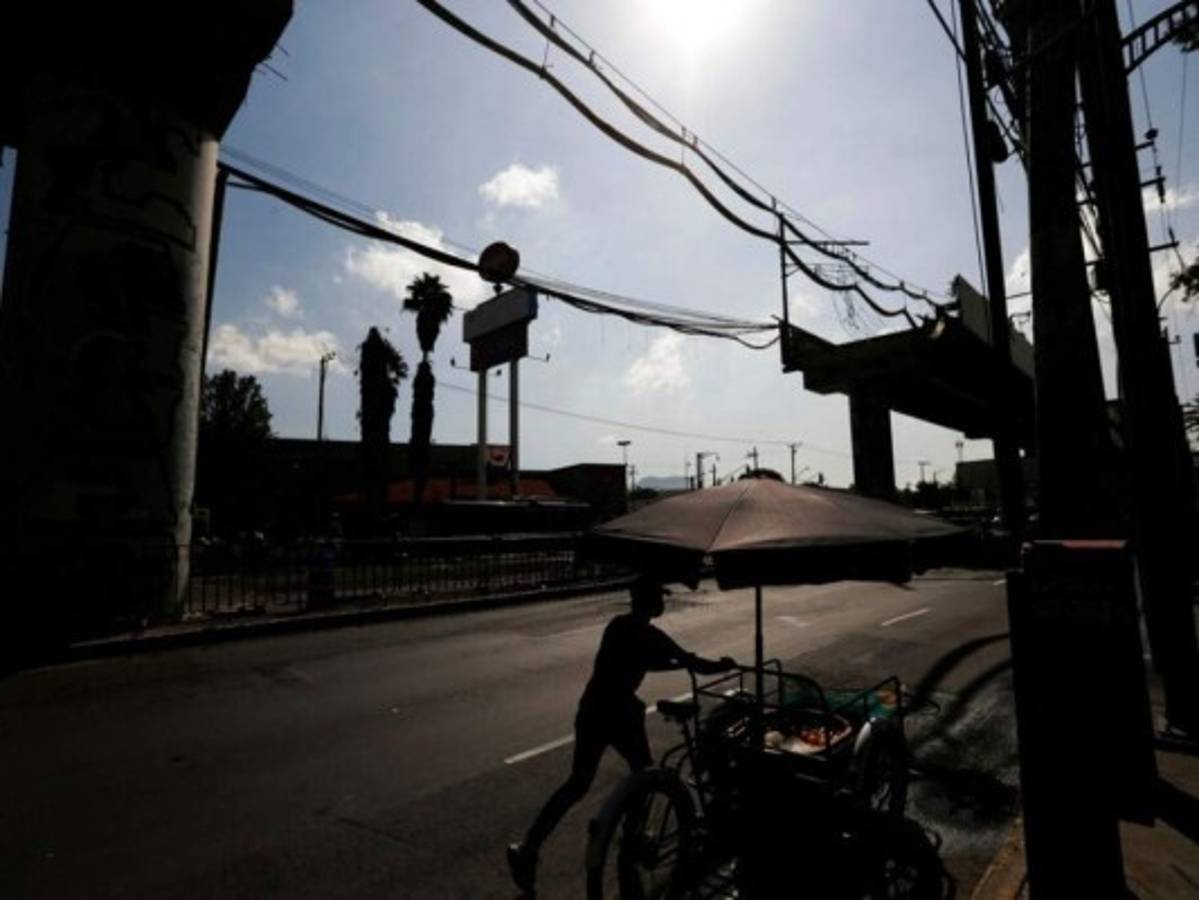 México: hallan falla estructural en línea de metro colapsada  