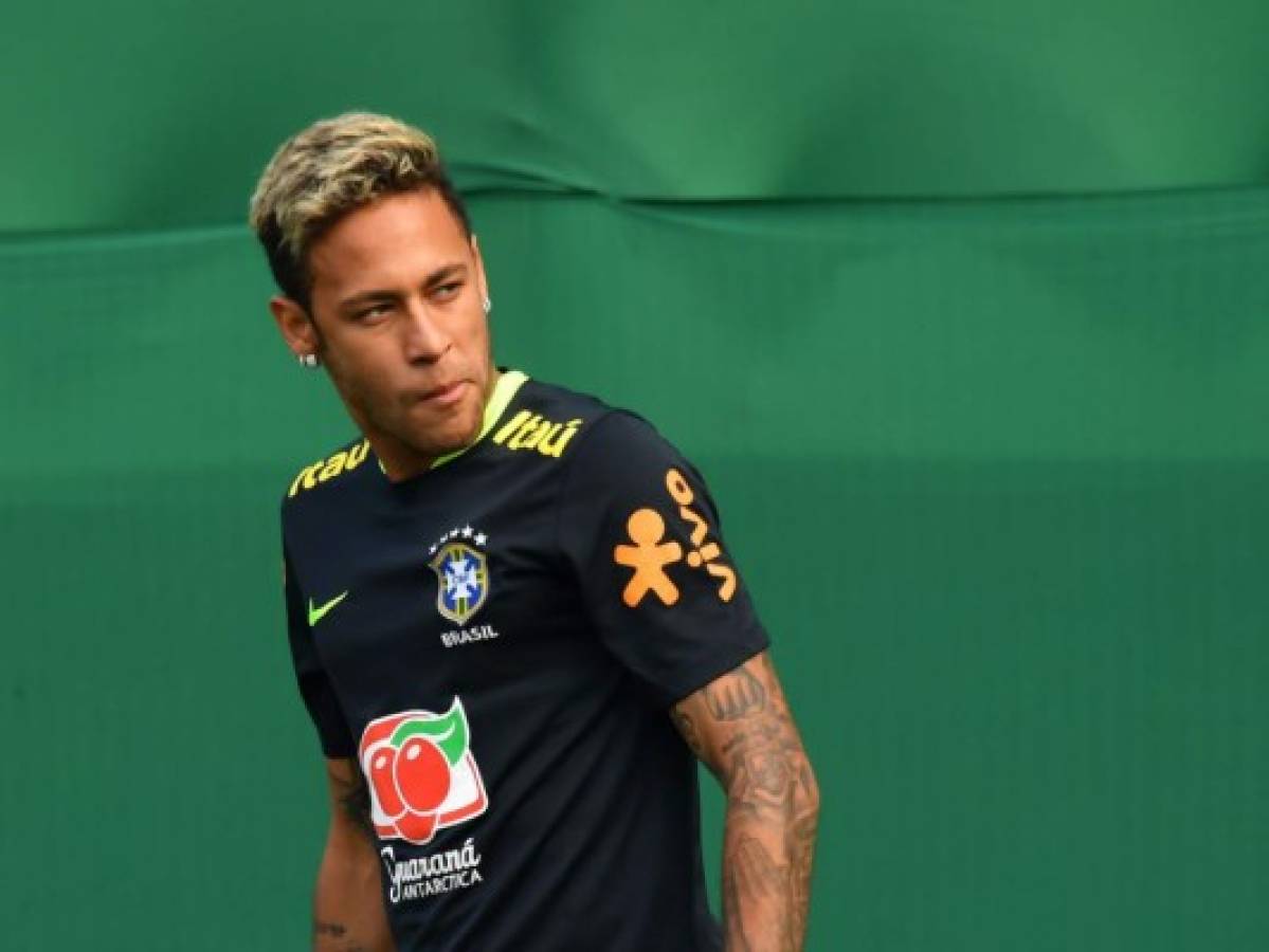 'Queremos ayudar a Neymar a ganar el Balón de Oro' : Emery