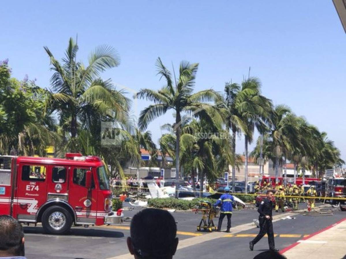 Mueren cinco personas al caer una avioneta en California  