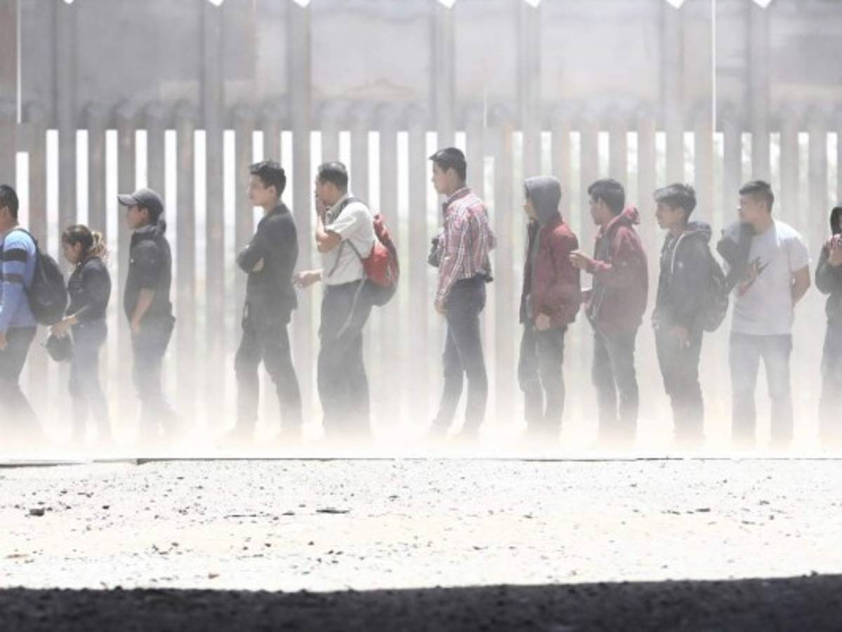 Florida rechazaría plan de 'descargar' indocumentados por falta de recursos