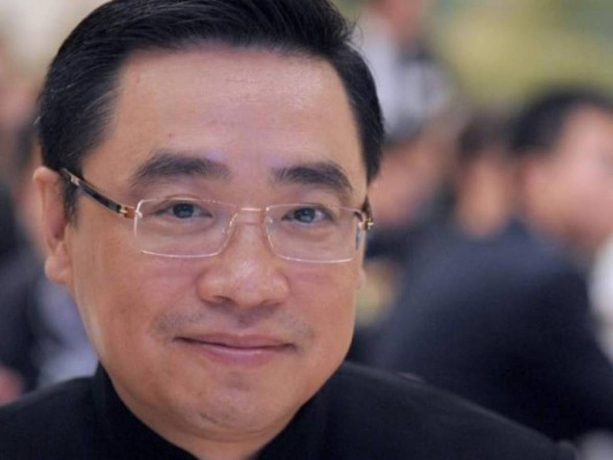 Muere Wang Jian, presidente del gigante HNA, tras caer de un muro mientras tomaba una foto