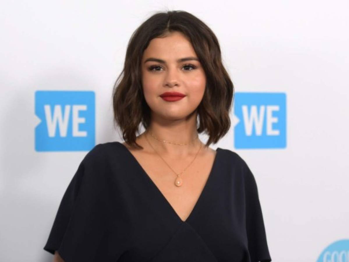 Selena Gomez se rapa y cambia drásticamente su look