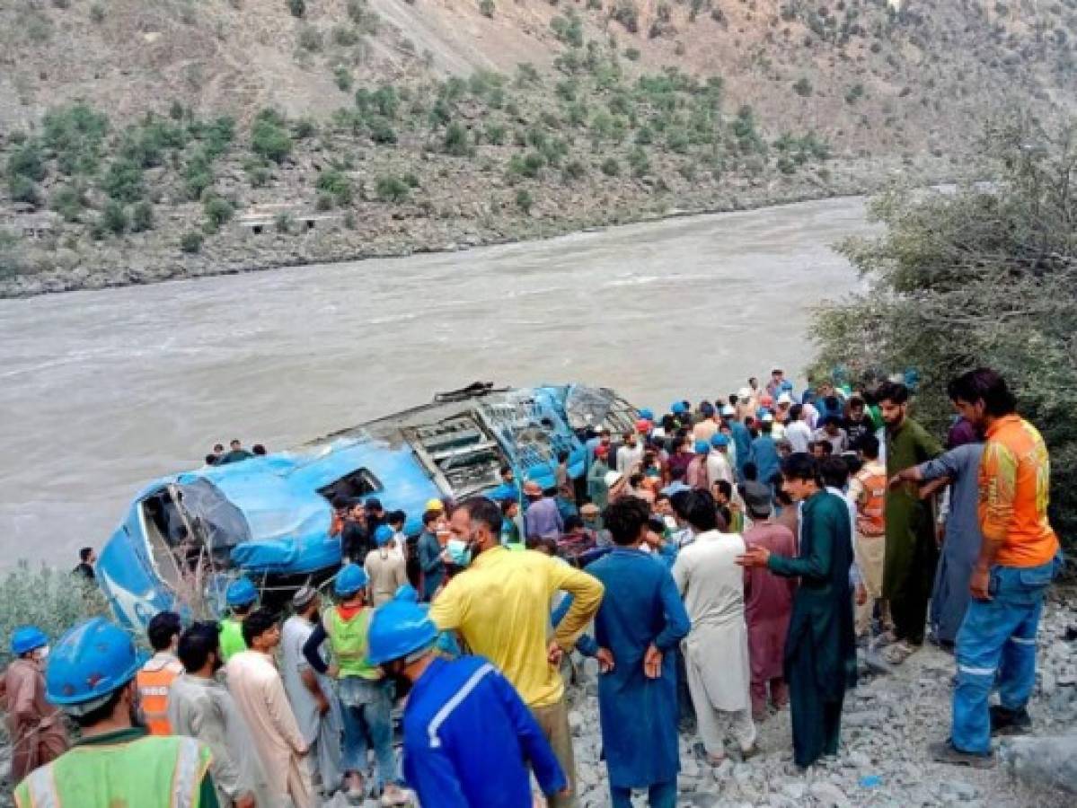 Accidente de bus deja 13 trabajadores muertos en Pakistán