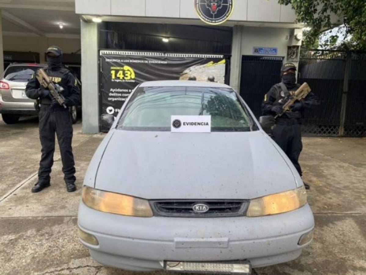 Este fue el vehículo decomisado, el cual no portaba placas.