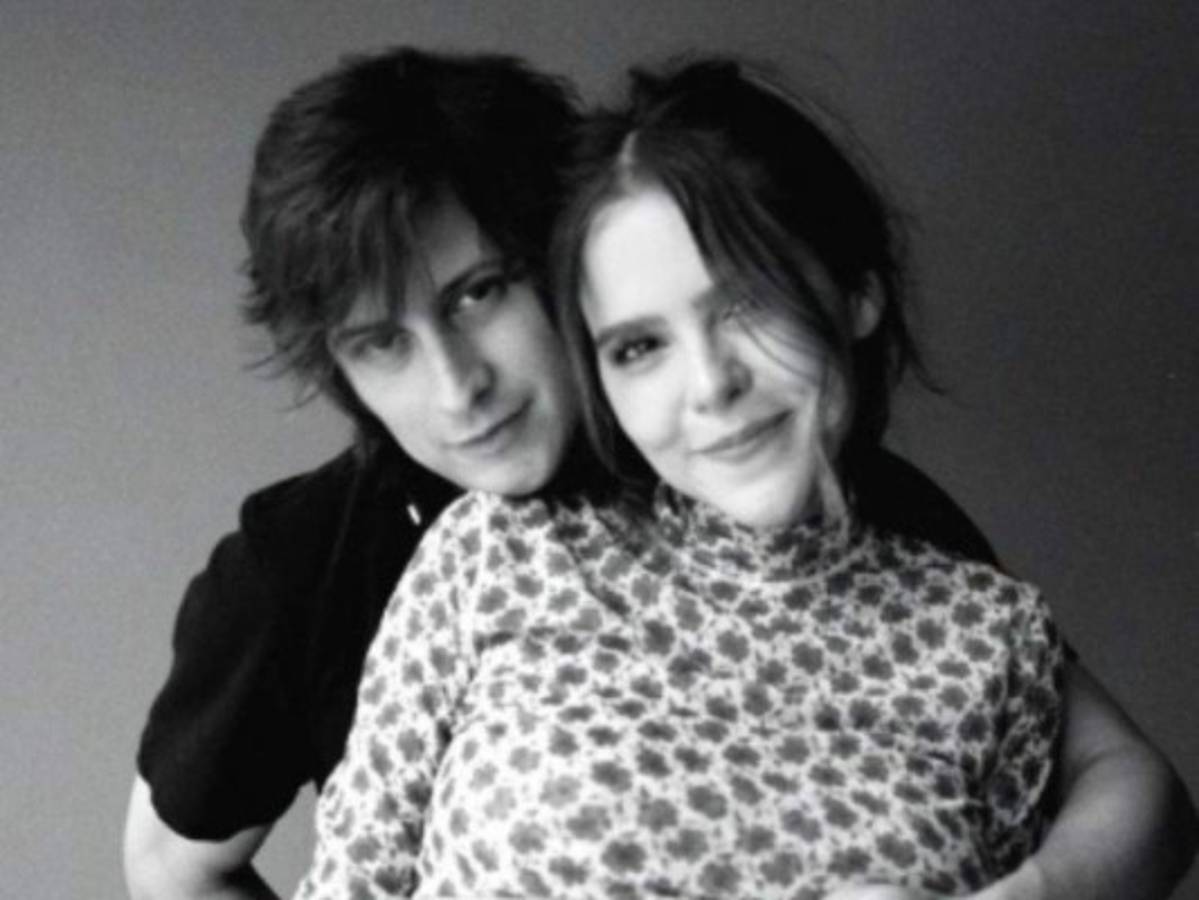 Yuya presume su pancita de embarazada con diferentes looks  