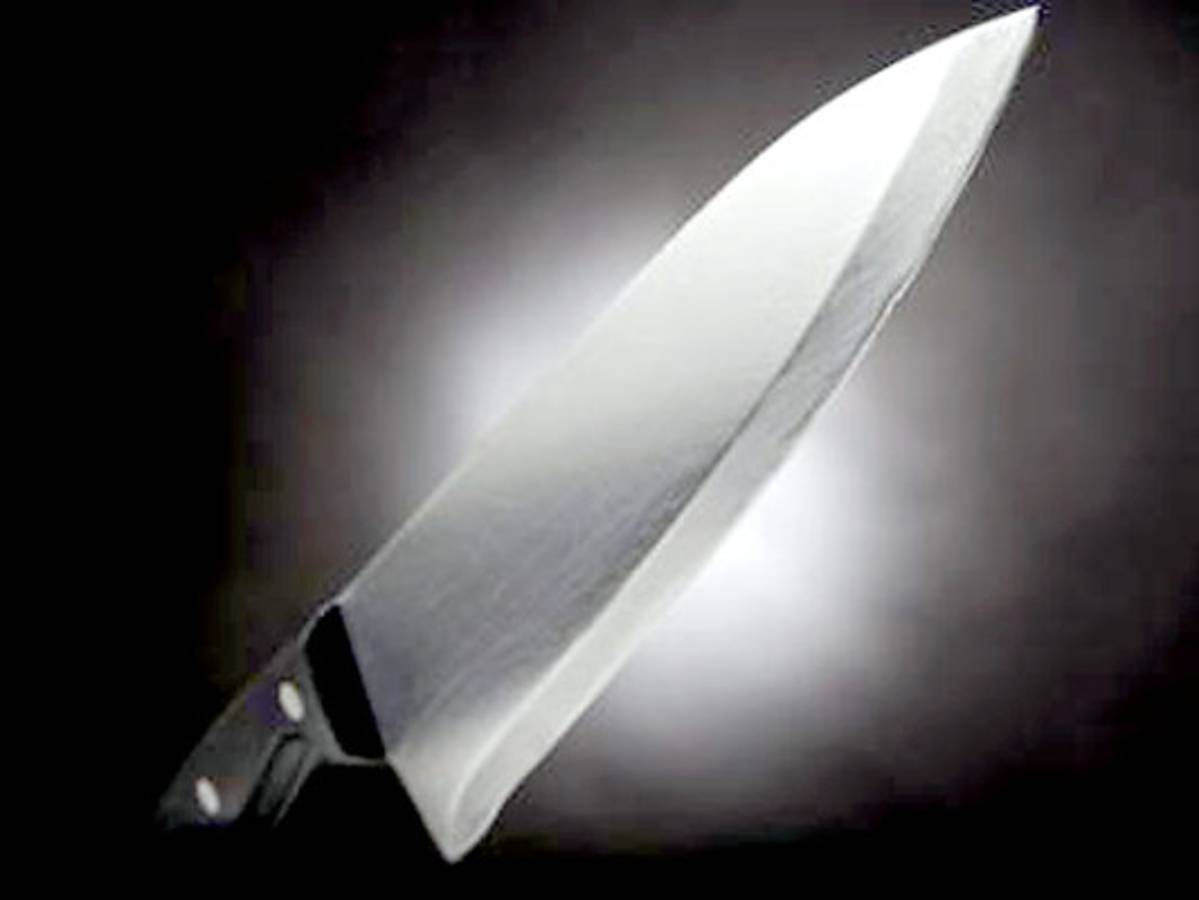 Mujer le corta el pene