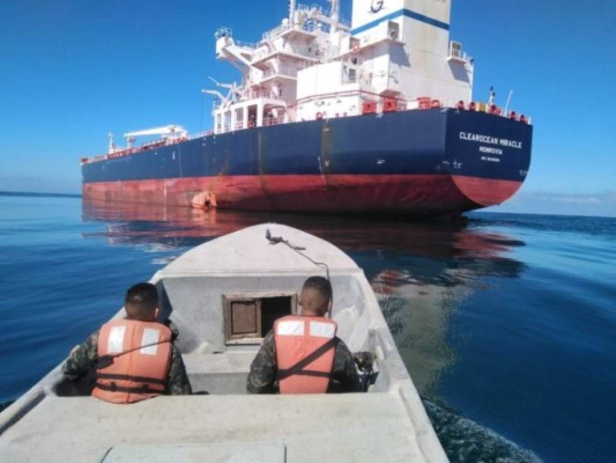 Buscan a filipino que cayó de un buque en Tela, Atlántida