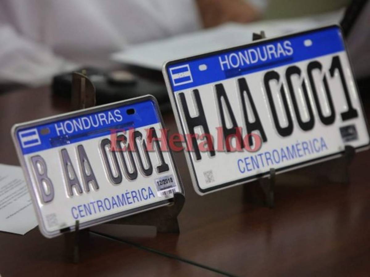 Genera controversia el cobro por cambio de placas vehiculares