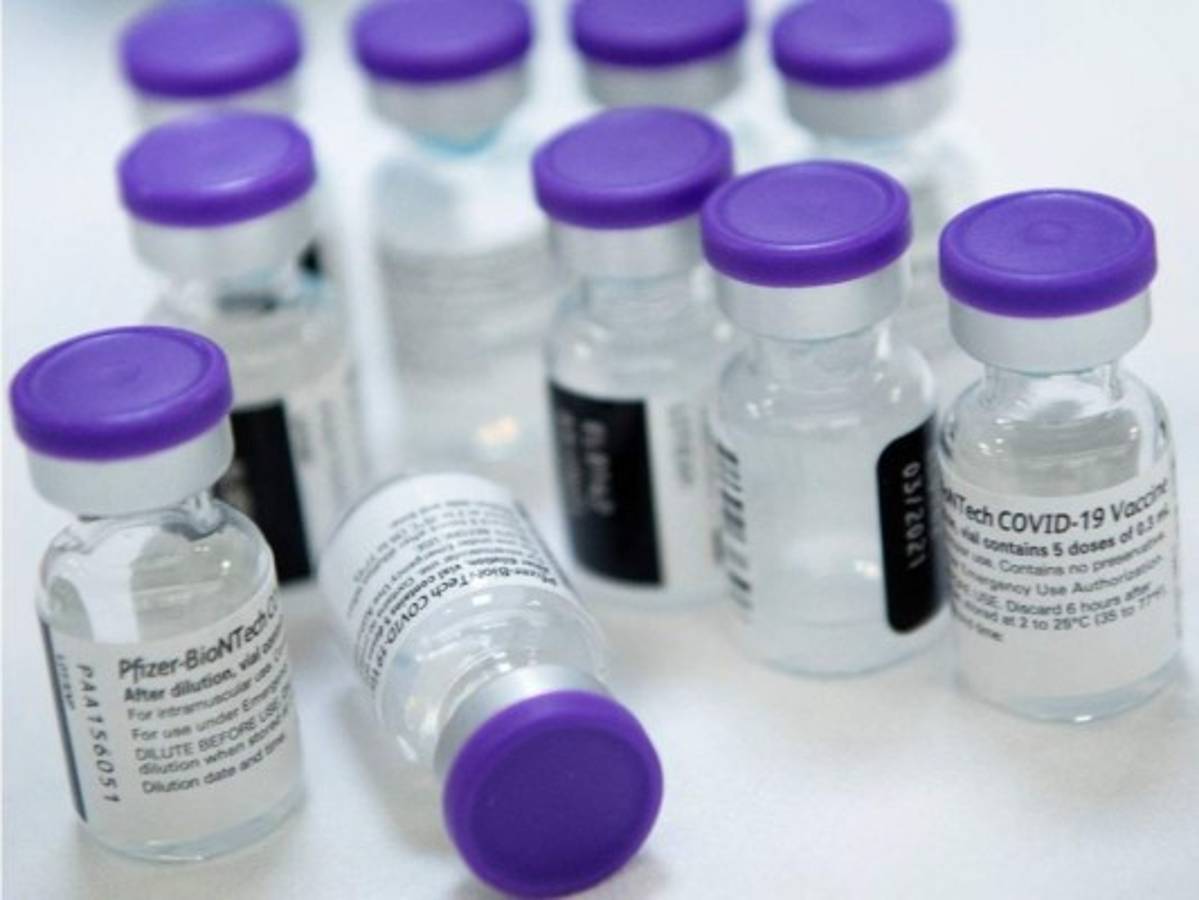 BioNTech y Pfizer dicen que su vacuna es 100% efectiva en niños de entre 12 y 15 años  