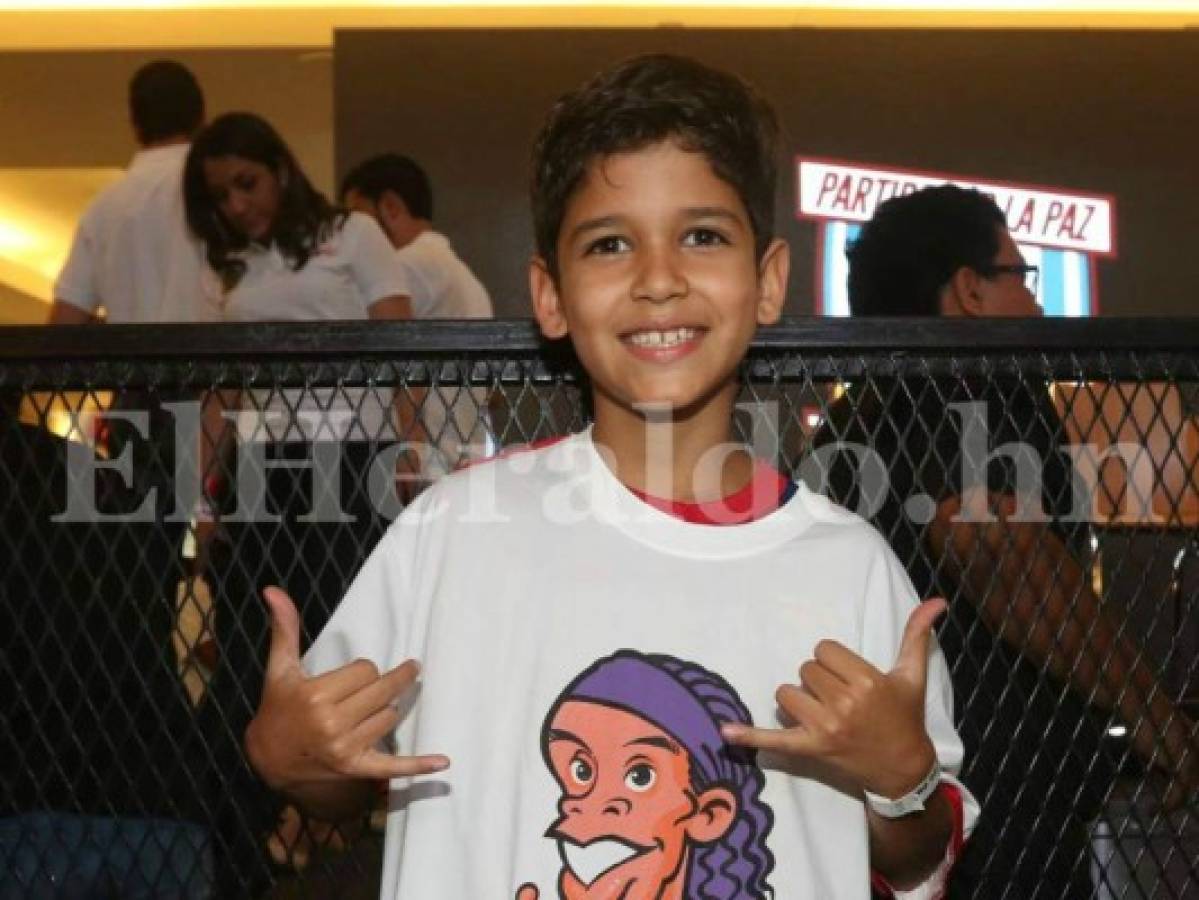 El niño hondureño que sorprendió a Ronaldinho en conferencia de prensa