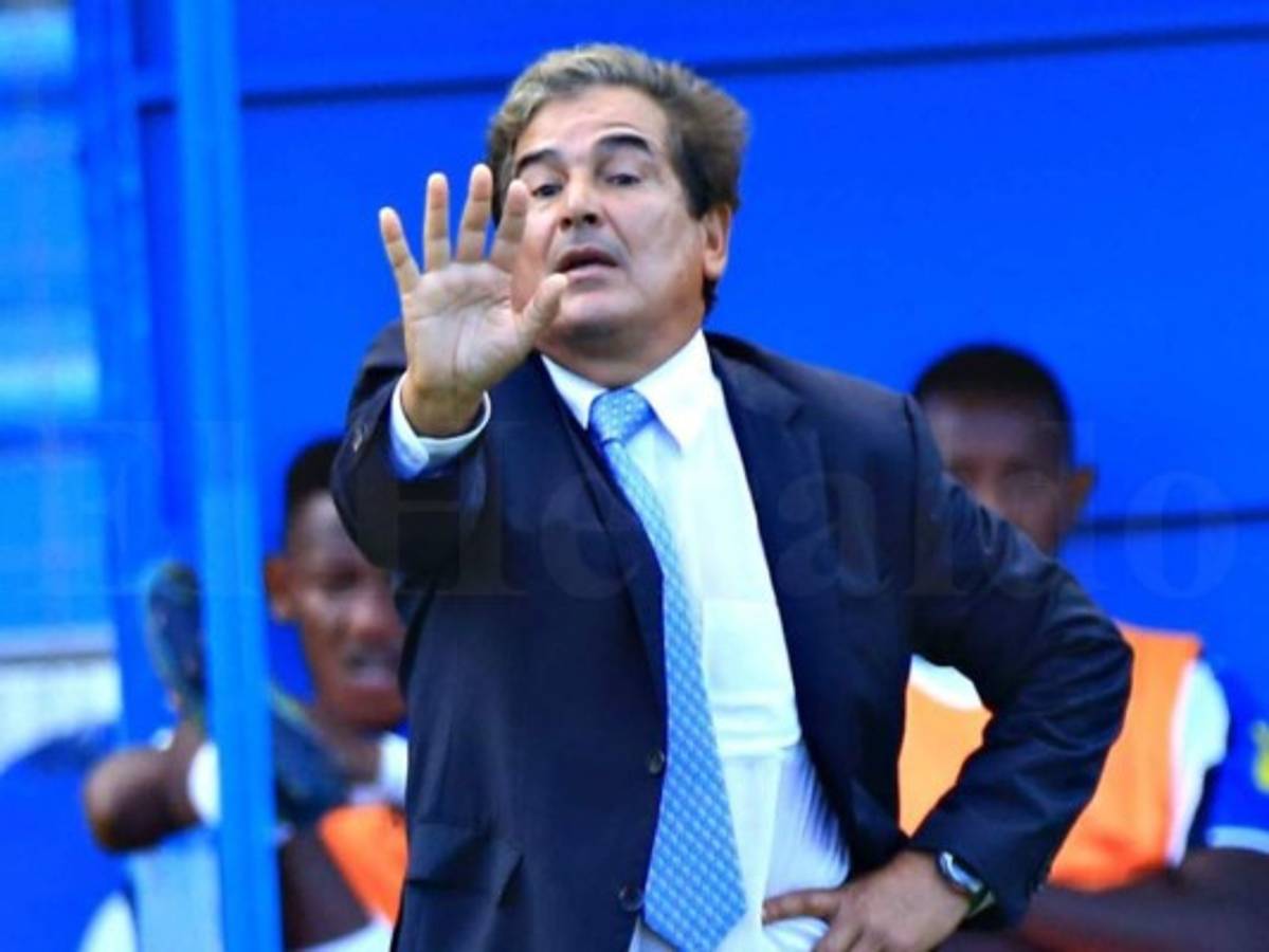 Pinto completa lista de convocados para el duelo de El Salvador con Andy Nájar