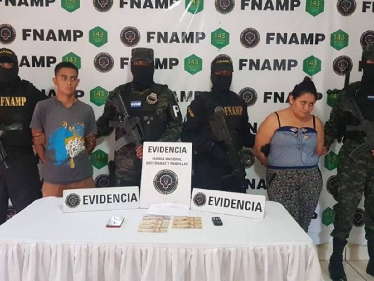 Cae pareja que presuntamente cobraba extorsión a carros repartidores