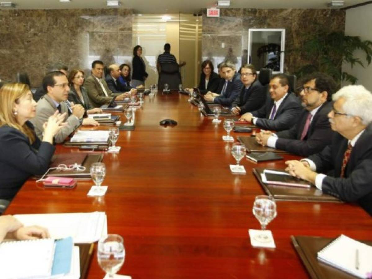 Presidente Juan Orlando Hernández sostuvo reunión con representantes del Fondo Monetario Internacional