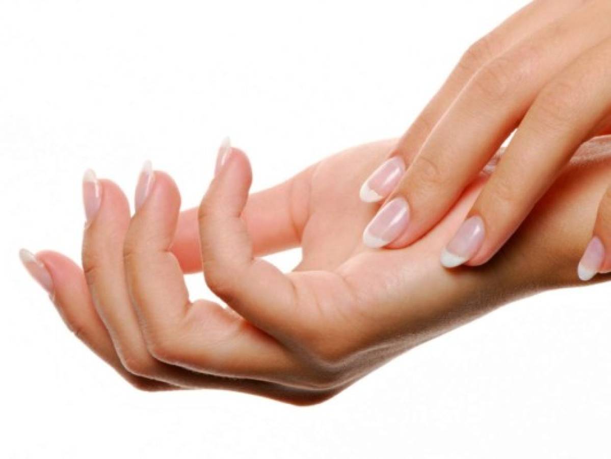 Aprenda a eliminar las manchas amarillas de las uñas con remedios caseros