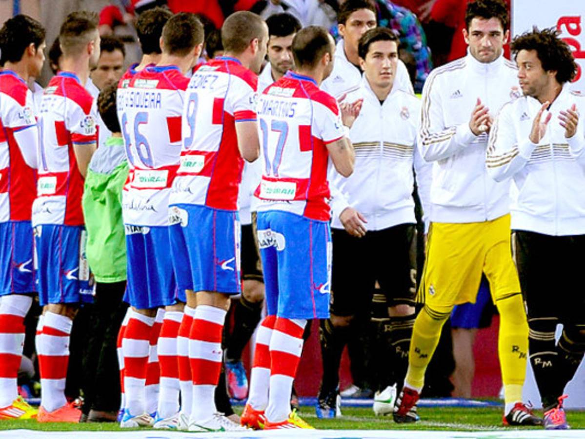 Granada le hizo el pasillo al Real Madrid que estrenó la corona con triunfo