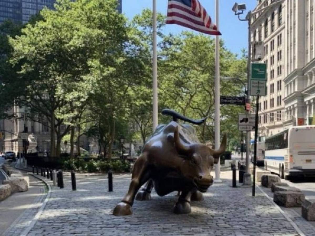 Muere el escultor del famoso toro de bronce de Nueva York