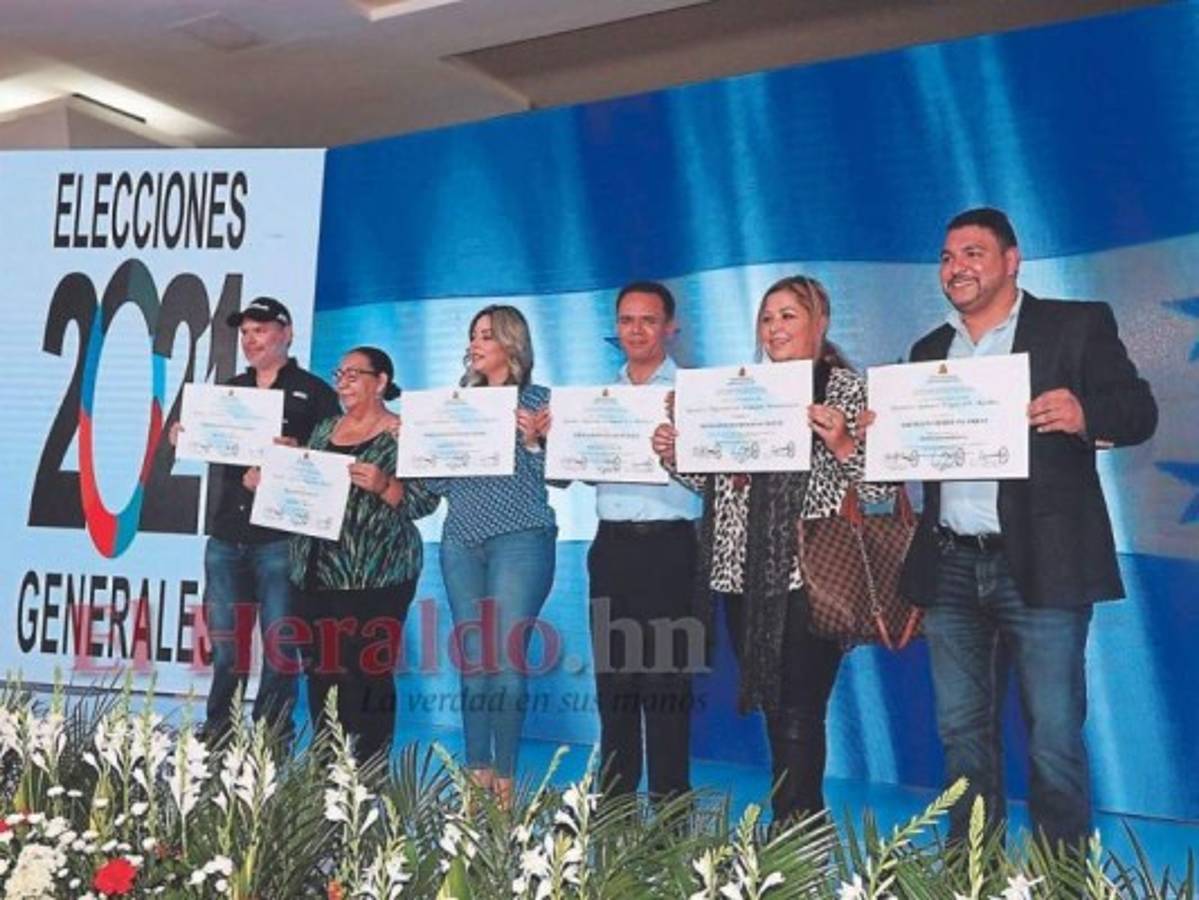 No todos los congresistas electos del PN y PL asistieron a la actividad que tuvo lugar en un hotel.