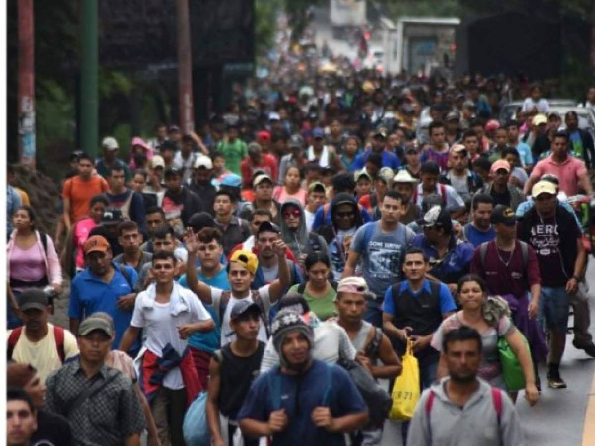 Al menos 2,000 migrantes marchan para exigir medidas a López Obrador