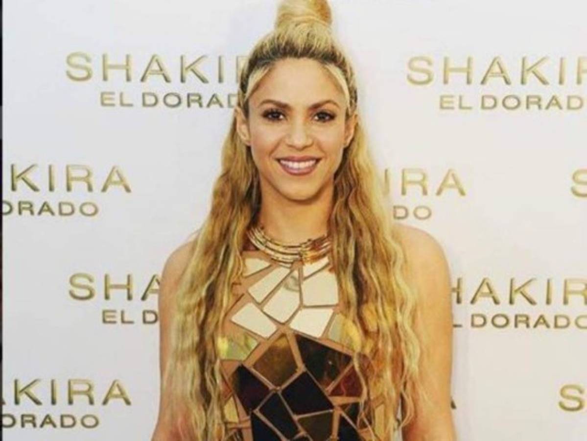 ¡No se salva de las burlas! Critican excesivo Photoshop en foto de Shakira