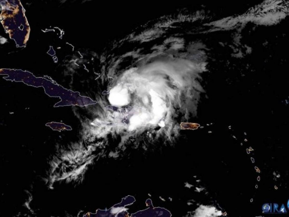 Huracán Isaías azota Bahamas y va rumbo a Florida, con cifras récord de coronavirus