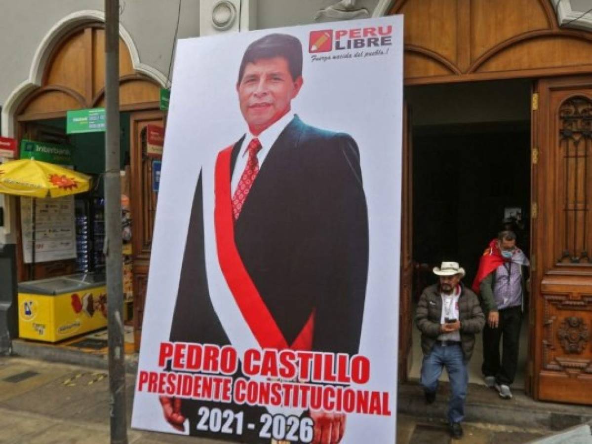 Allanan oficinas del partido del presidente de Perú por investigación sobre lavado
